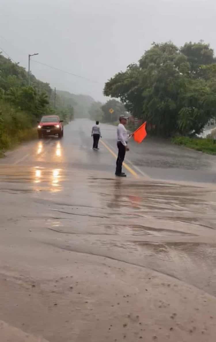 Cortarán suministro de luz por fuertes lluvias en Alvarado, hay colonias inundadas