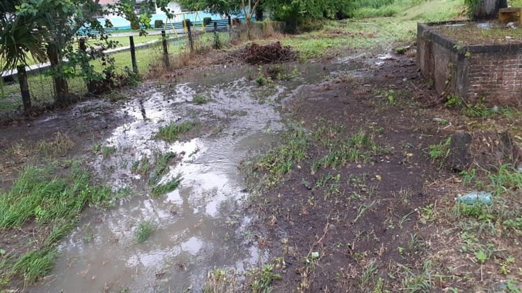 Desciende nivel de agua en comunidades inundadas de Medellín