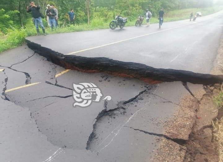 Reparan corte carretero en el tramo Acayucan-Catemaco (+Video)