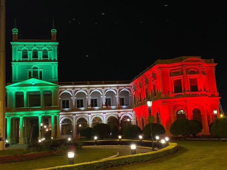 Festejos patrios de México iluminaron el corazón del mundo