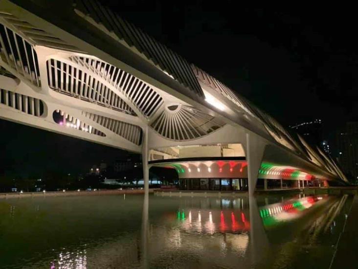 Festejos patrios de México iluminaron el corazón del mundo