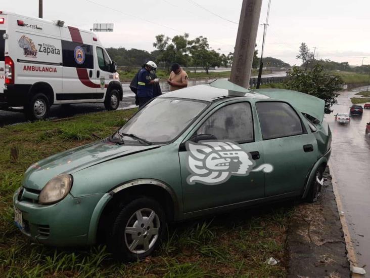 Chocan auto y lo abandonan a la altura de carretera Xalapa-Tamarindo