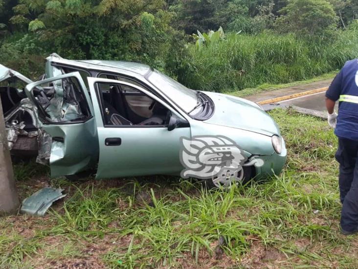 Chocan auto y lo abandonan a la altura de carretera Xalapa-Tamarindo