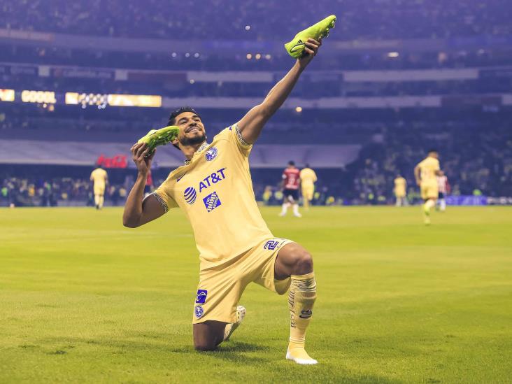 Henry Martín celebró a la Cuauhtémoc Blanco