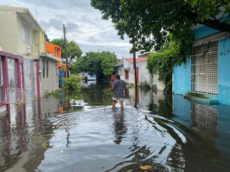 Entre aguas negras, vecinos de Vista Alegre piden ayuda por inundación (+Video)