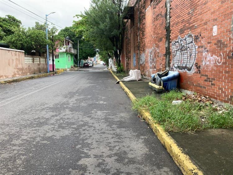 Basura provoca inundaciones en calles de la colonia Rigo en Boca del Río