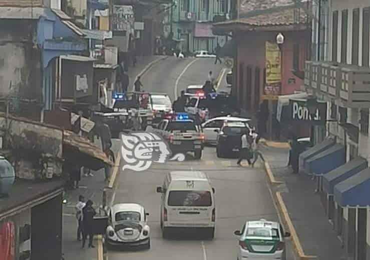 Detención de sujeto genera espectacular movilización policiaca en centro de Xalapa