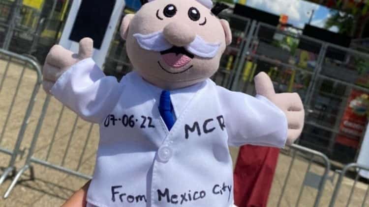 ¿Lanzar peluches del Dr. Simi es ilegal? Aquí te decimos (Video)