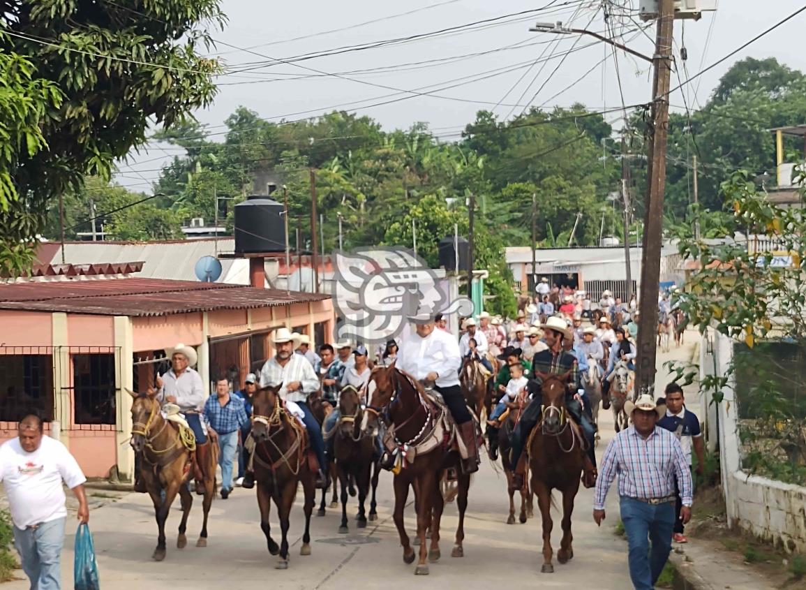 Con cabalgata concluyeron festejos patrios en Moloacán(+Video)