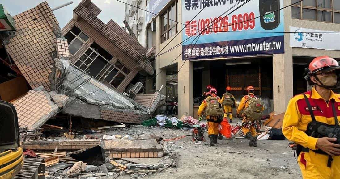 Terremoto de 6.8 en Taiwán colapsa puentes y casas; hay gente atrapada(Video)