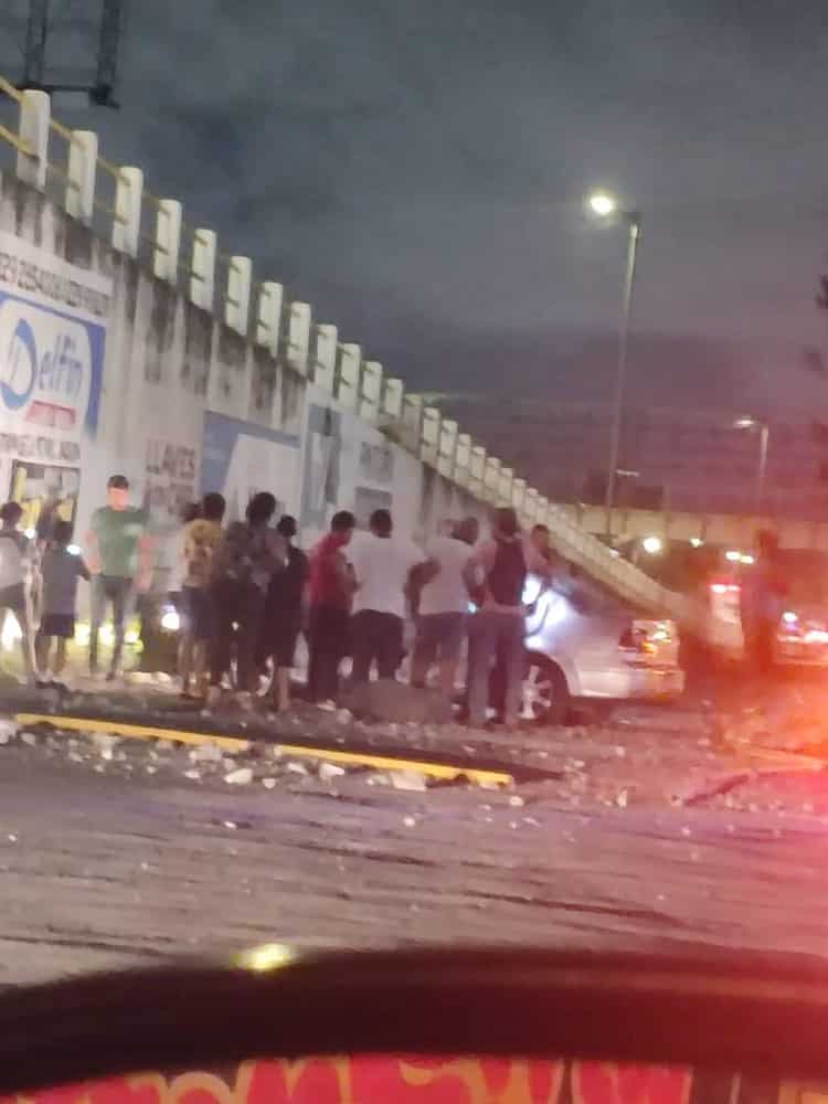 Cae vehículo del puente Cuauhtémoc en Veracruz