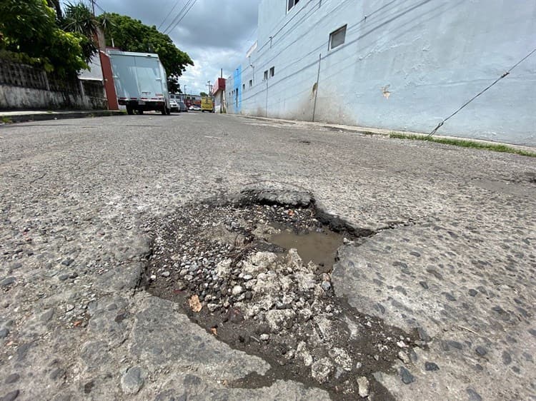 Piden atender tragatormentas y tapar baches en colonia de Boca del Río