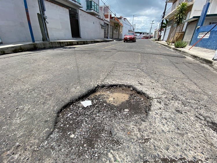 Piden atender tragatormentas y tapar baches en colonia de Boca del Río