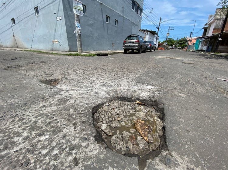 Piden atender tragatormentas y tapar baches en colonia de Boca del Río