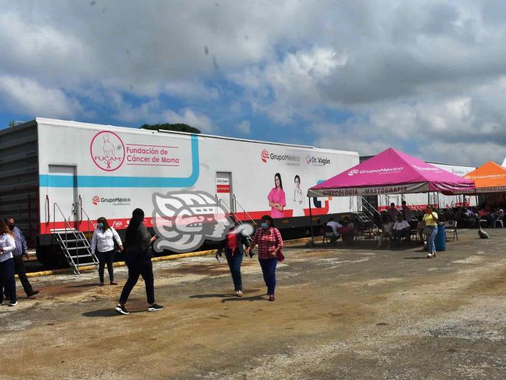 Madrugan en Coatzacoalcos para ser atendidos por el ‘Doctor Vagón’(+Video)