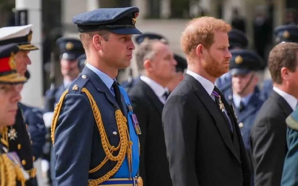 ¿Por qué el príncipe Harry no usó uniforme en el funeral de Isabel II? Te decimos