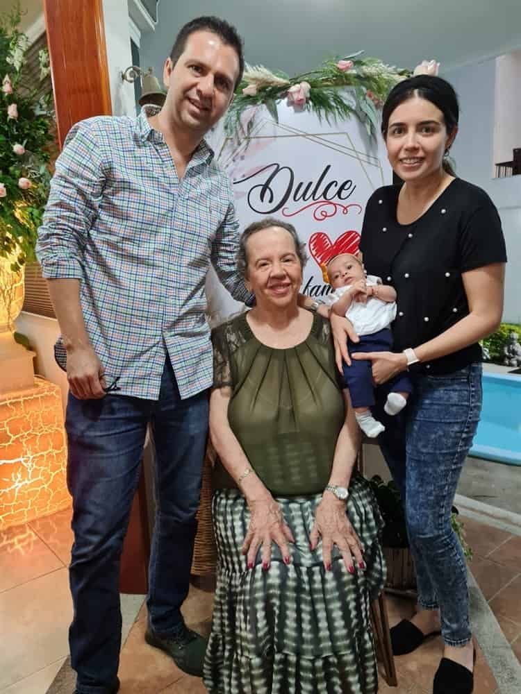 La señora Dulce Sampieri Menes cumple un año más de existencia