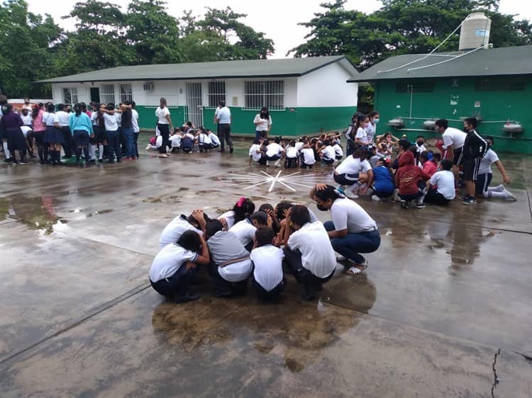 Realizan simulacro en escuela primaria José Vasconcelos en Veracruz