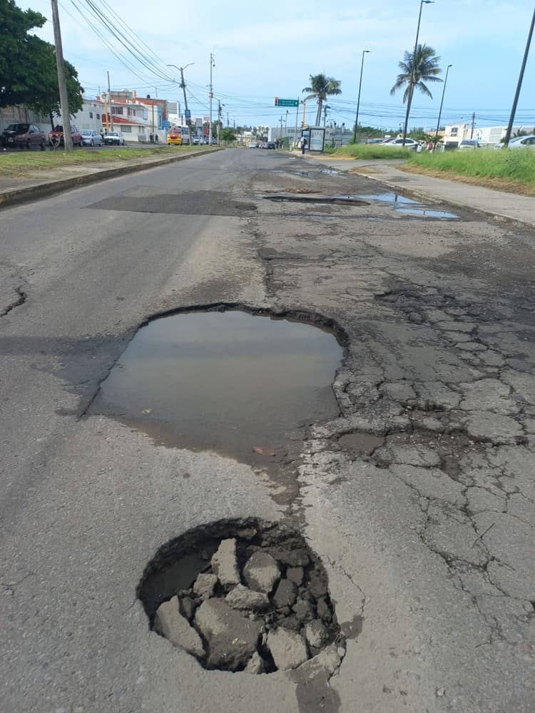 Denuncian calles en mal estado en fraccionamiento de Boca del Río