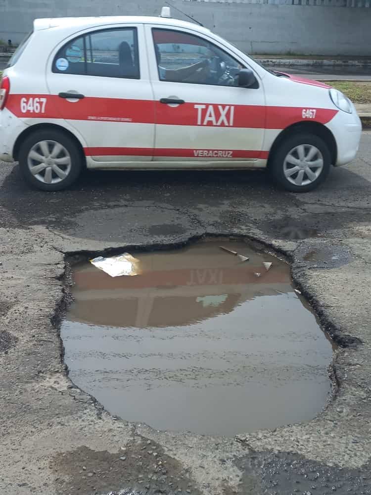 Denuncian calles en mal estado en fraccionamiento de Boca del Río