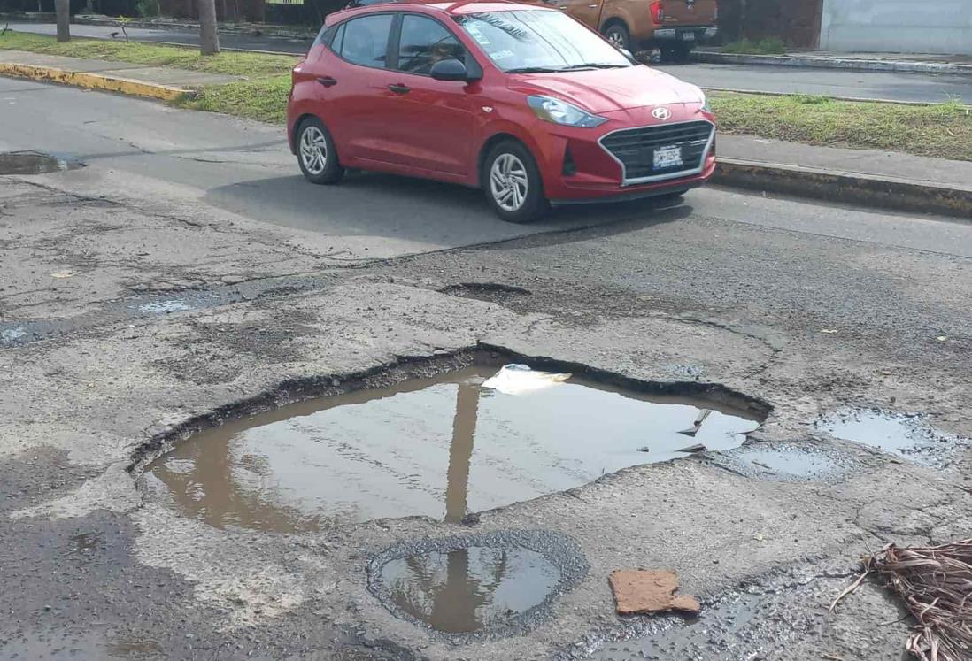 Denuncian calles en mal estado en fraccionamiento de Boca del Río