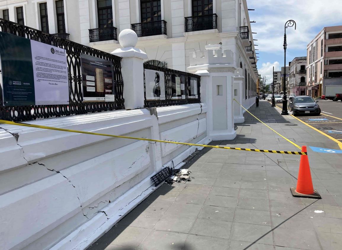 En riesgo de colapsar barda del Museo Naval en Veracruz