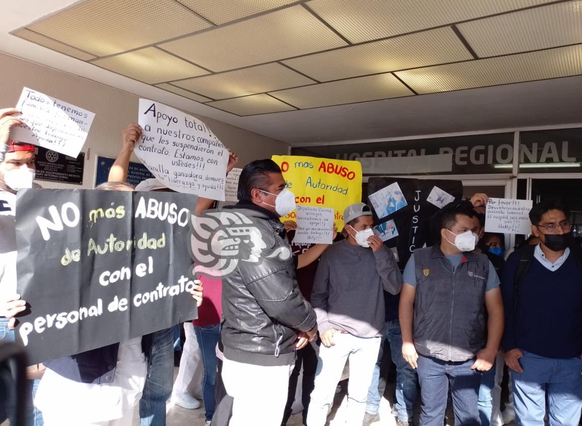 Se manifiestan trabajadores del Hospital de Río Blanco; exigen reinstalación (+Video)