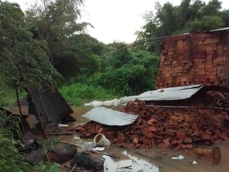 Familias de Medellín pierden su trabajo por fuertes lluvias