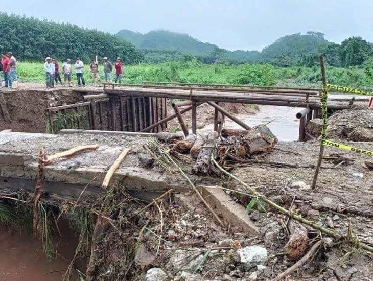 Río Coatzacoalcos tumba puentes y destroza caminos en el sur de Veracruz