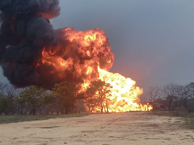 Explosión en batería de Tabasco moviliza a Pemex; desalojan a trabajadores (+ Video)