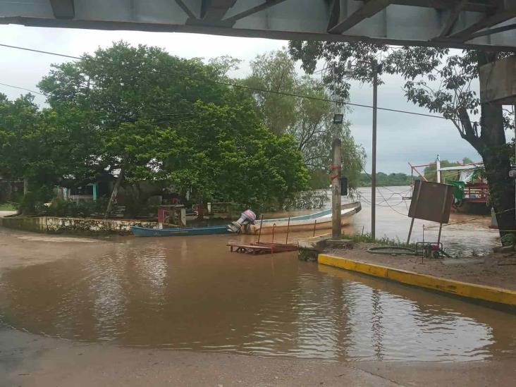 Río Coatzacoalcos tumba puentes y destroza caminos en el sur de Veracruz