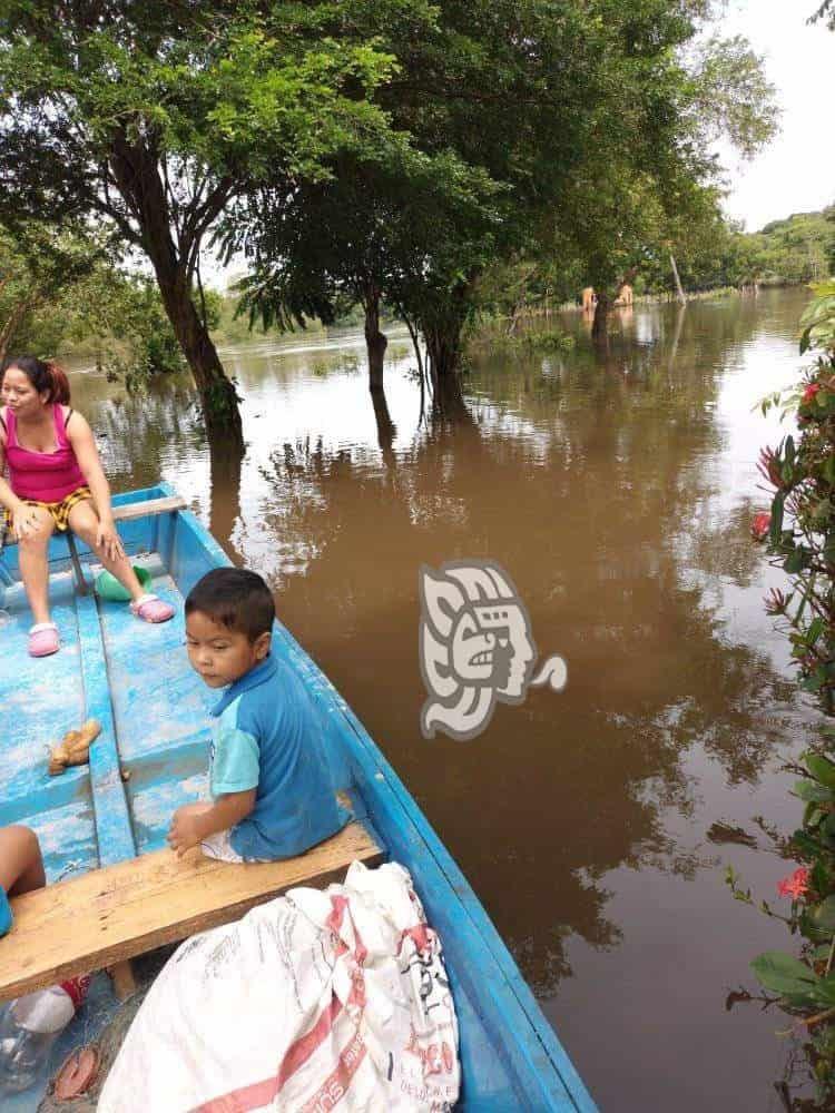 Comunidades bajo el agua en la zona rural de Minatitlán