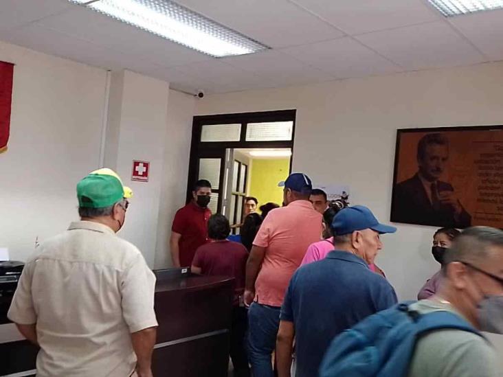 Por falta de agua, vecinos de Cuatlapan acuden a Palacio Municipal de Ixtac (+Video)