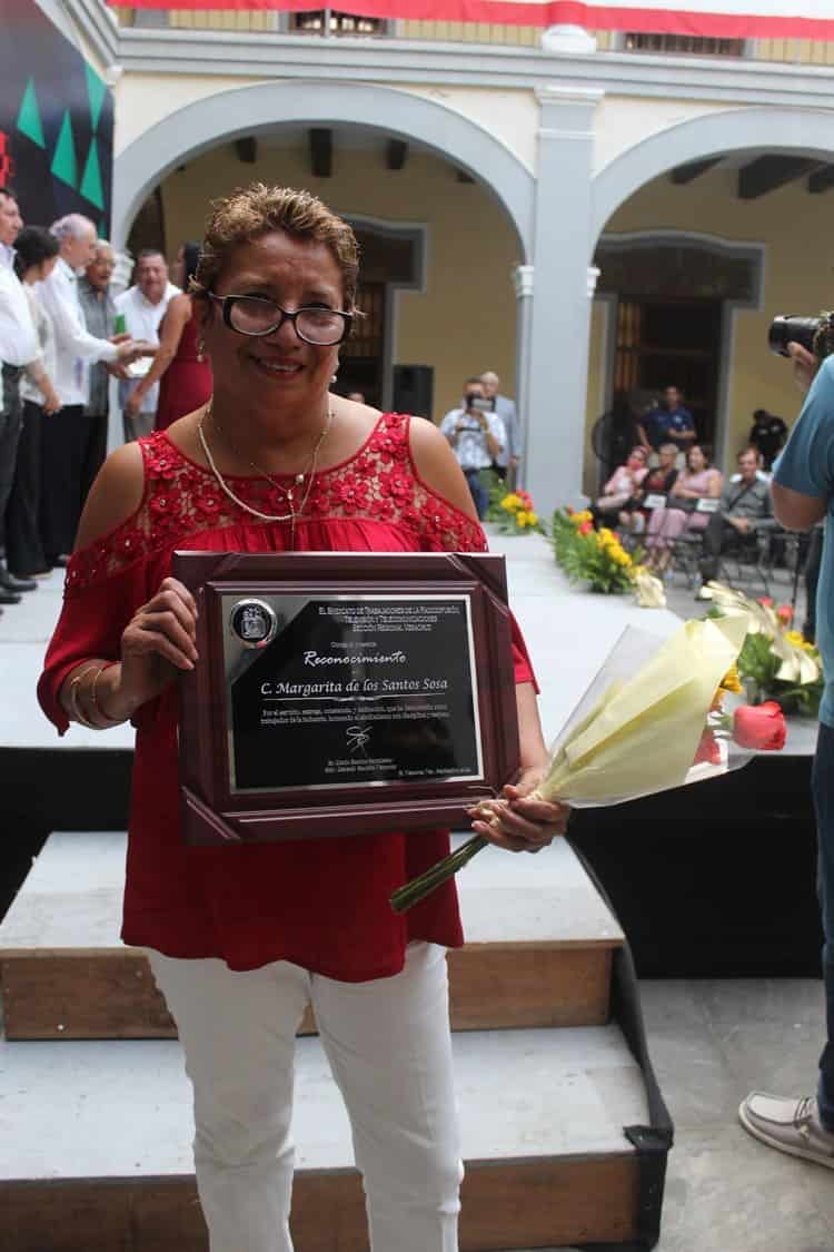 Otorgan distinción en el marco del Día del Trabajador de la Radio y Televisión