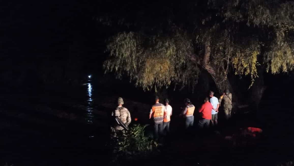 Sedena rescata a trabajadores de CAEV atrapados en el río Bobos