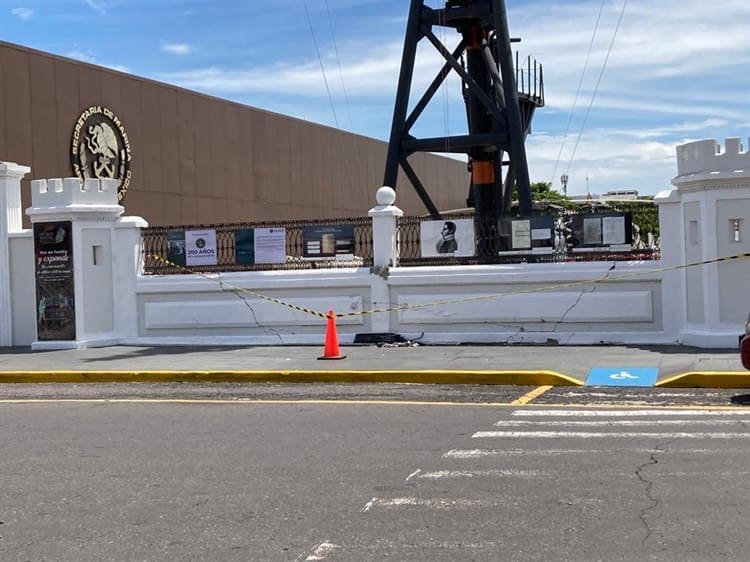 En riesgo de colapsar barda del Museo Naval en Veracruz