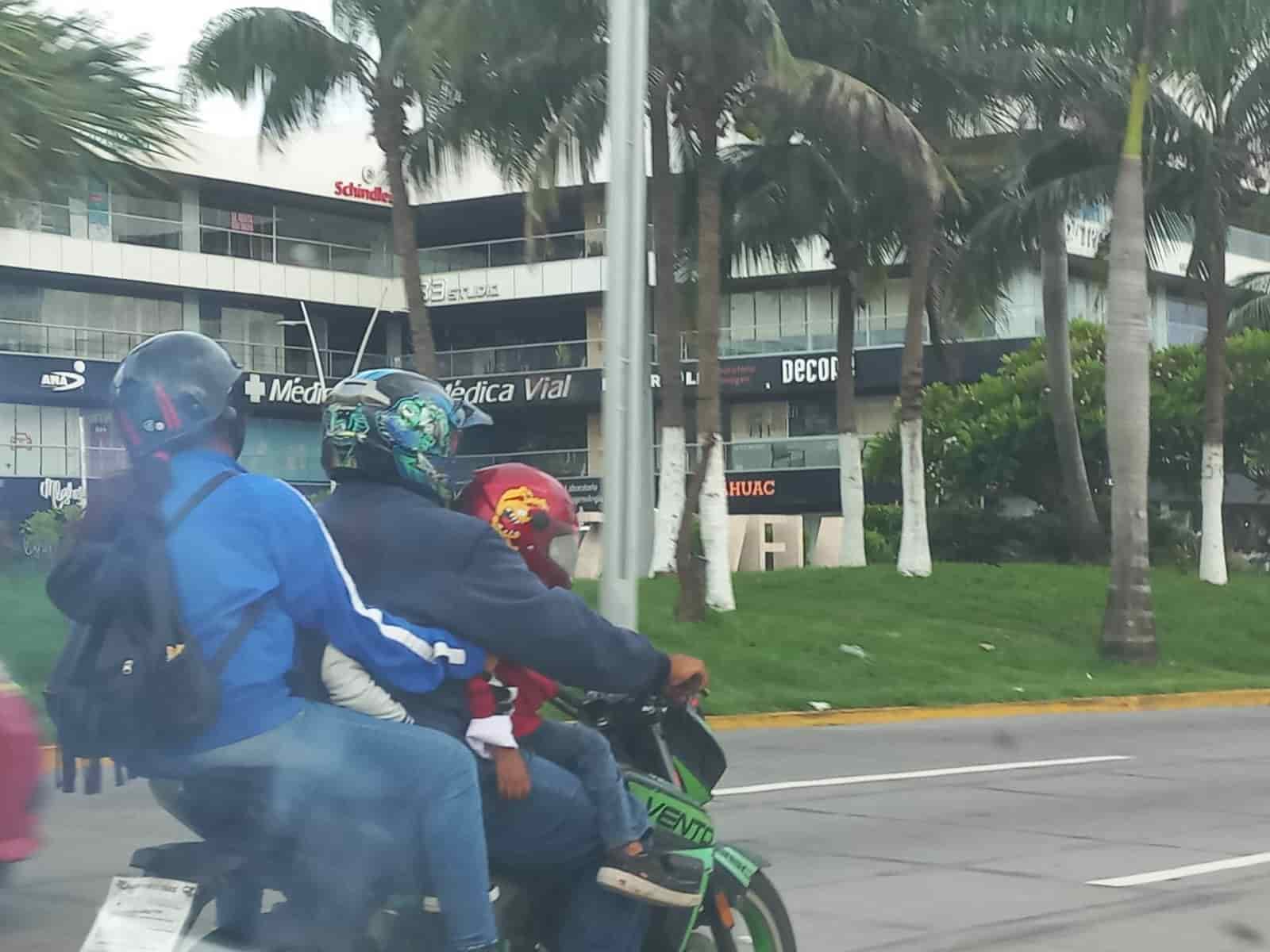 ¿Cuántos ocupantes pueden ir a bordo de una motocicleta? Esto dice el reglamento