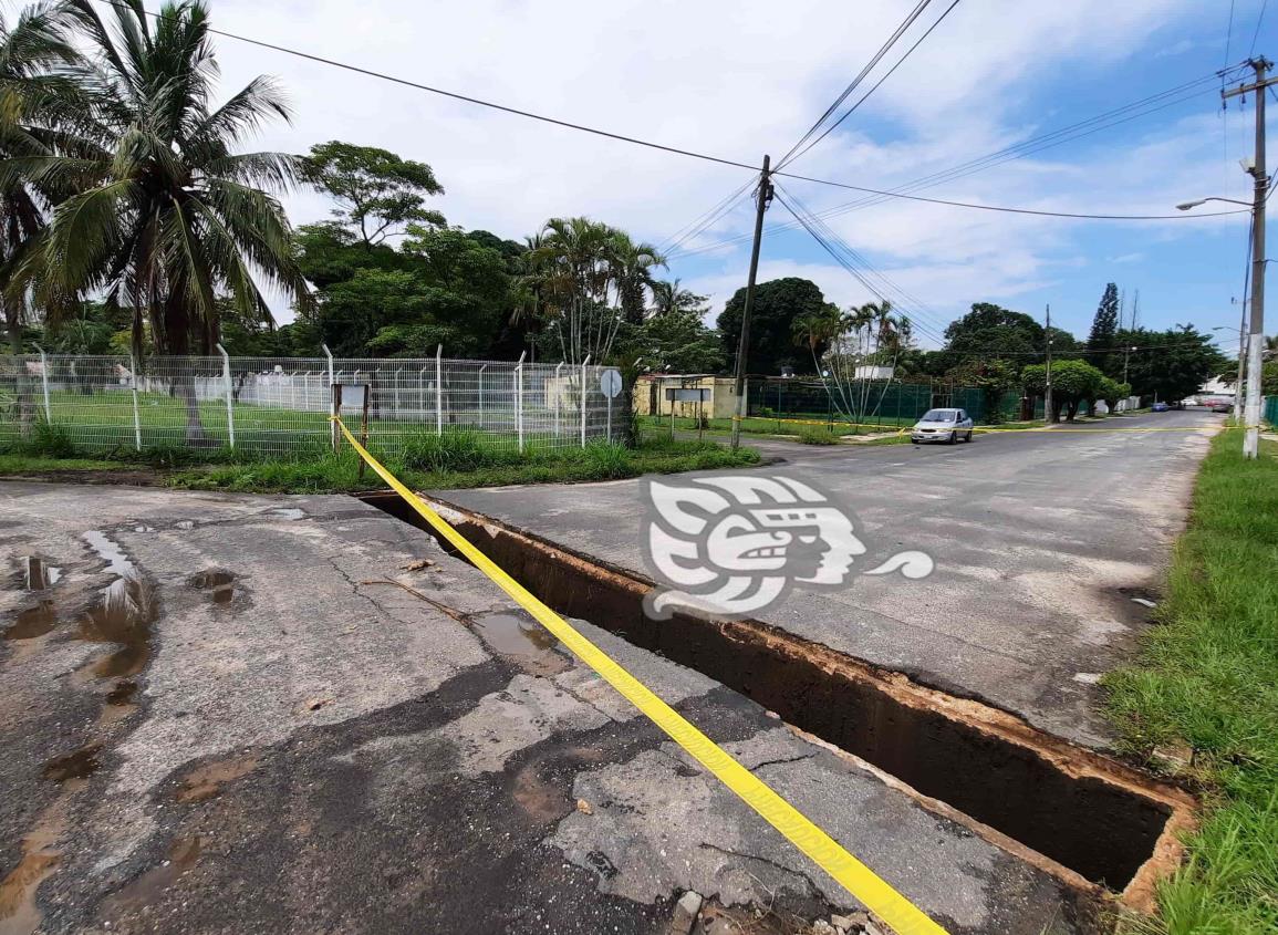 Seis colonias incomunicadas por cierre de calle en Agua Dulce (+Video)