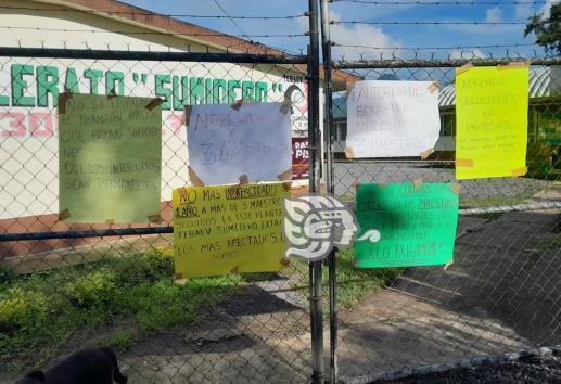 Tebaev en Ixtaczoquitlán se queda sin clases, ante protesta por falta de maestros