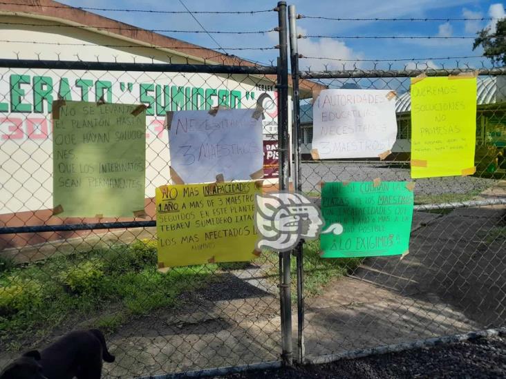 Tebaev en Ixtaczoquitlán se queda sin clases, ante protesta por falta de maestros