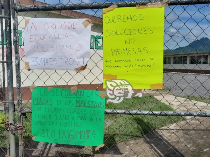 Tebaev en Ixtaczoquitlán se queda sin clases, ante protesta por falta de maestros