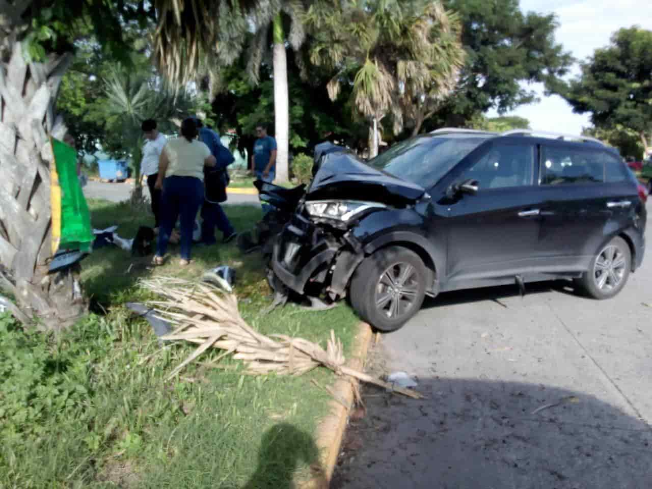 Accidente automovilístico deja a dos menores lesionados en Medellín de Bravo