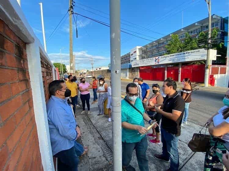 Edificios cimbraron al colapsar techo en colegio de Boca del Río: padres de familia