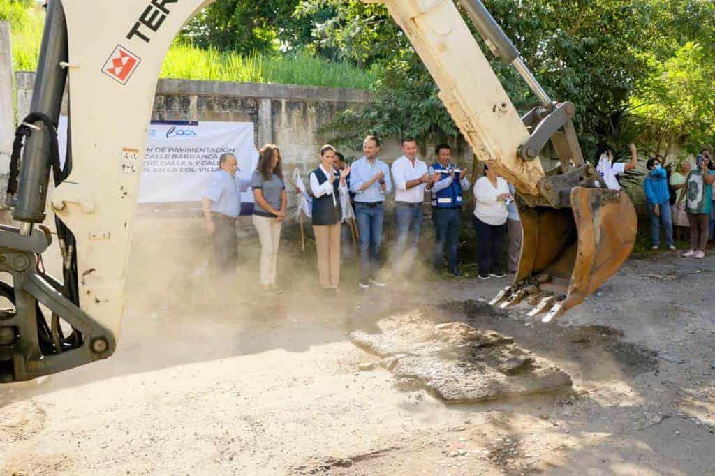 Rehabilitan calles en colonia Villa Rica en Boca del Río