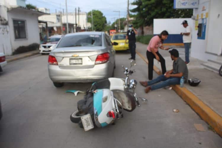 Motociclista choca por alcance en Veracruz; hay una persona lesionada