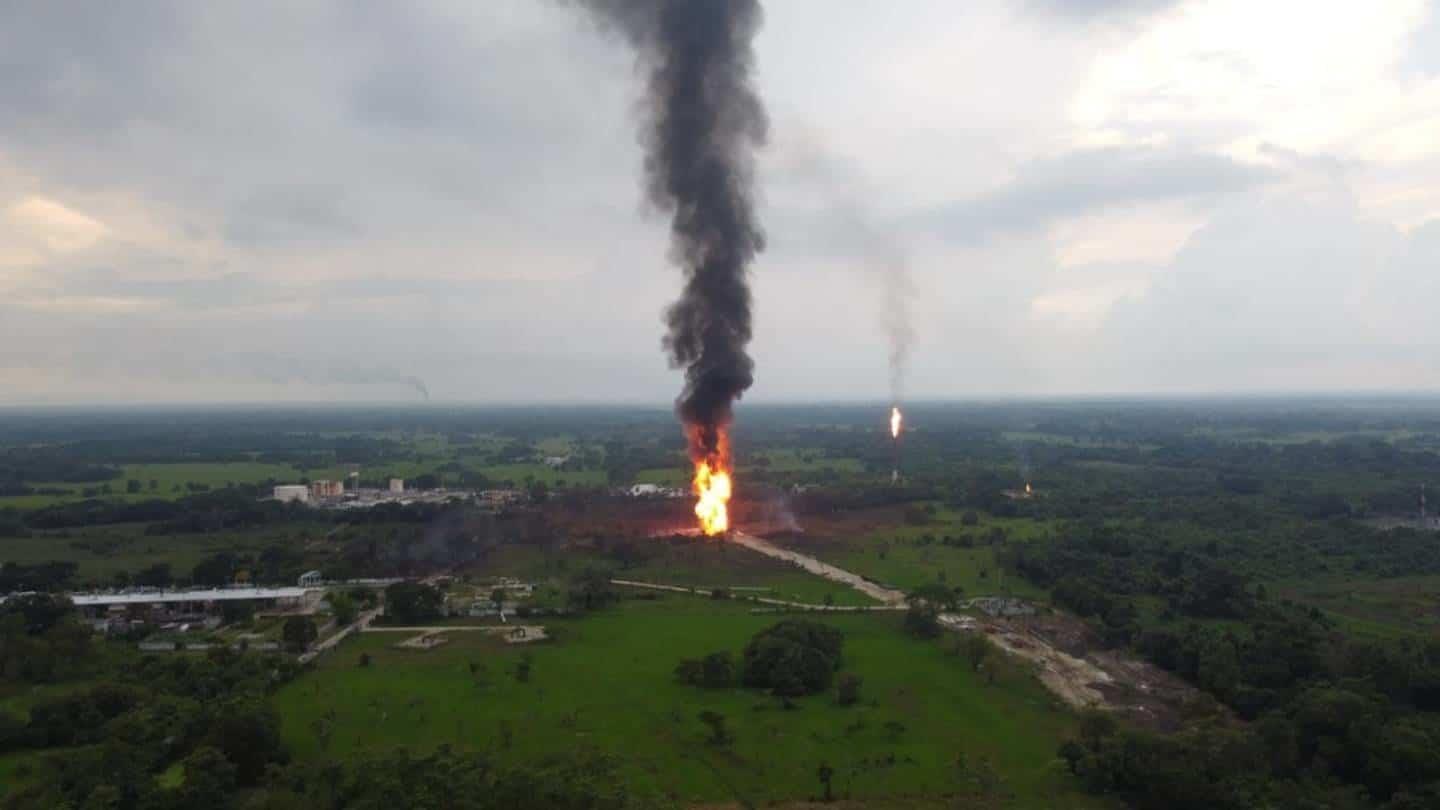 Pemex controla fuga de aceite que se derramó en Comalcalco, Tabasco