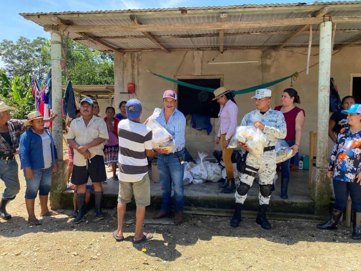 Entregan víveres a familias damnificadas en Hidalgotitlán