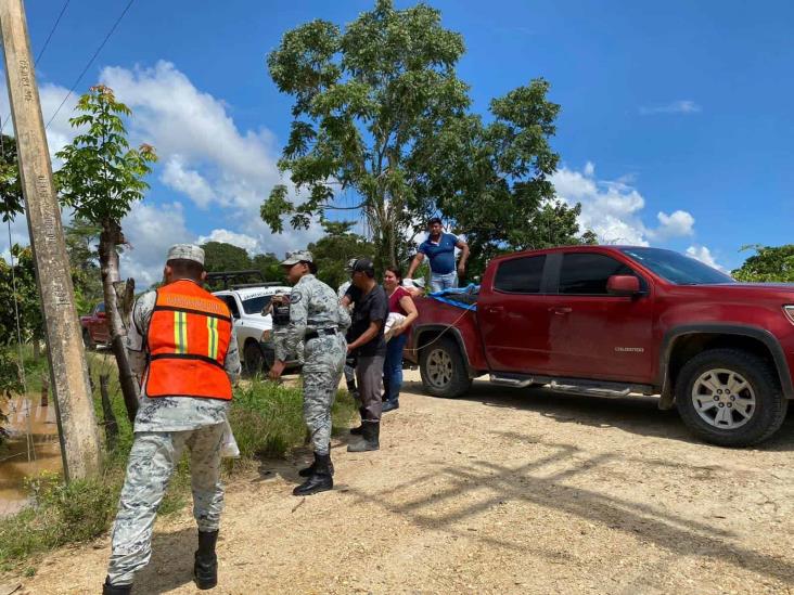 Entregan víveres a familias damnificadas en Hidalgotitlán