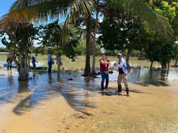 Entregan víveres a familias damnificadas en Hidalgotitlán