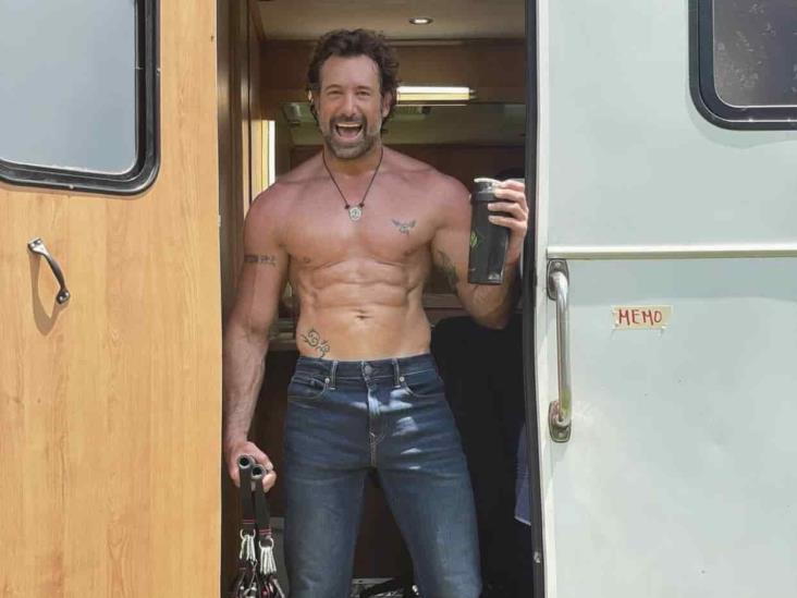 Gabriel Soto muestra su abdomen y causa furor en redes sociales